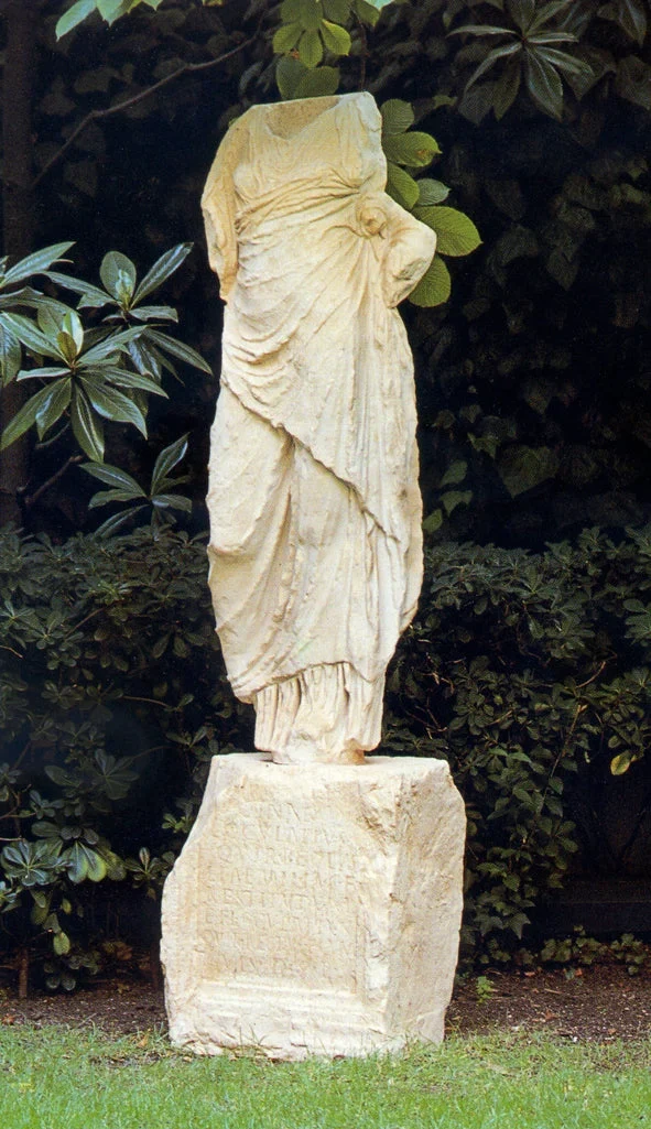 Torse - grande sculpture en marbre blanc