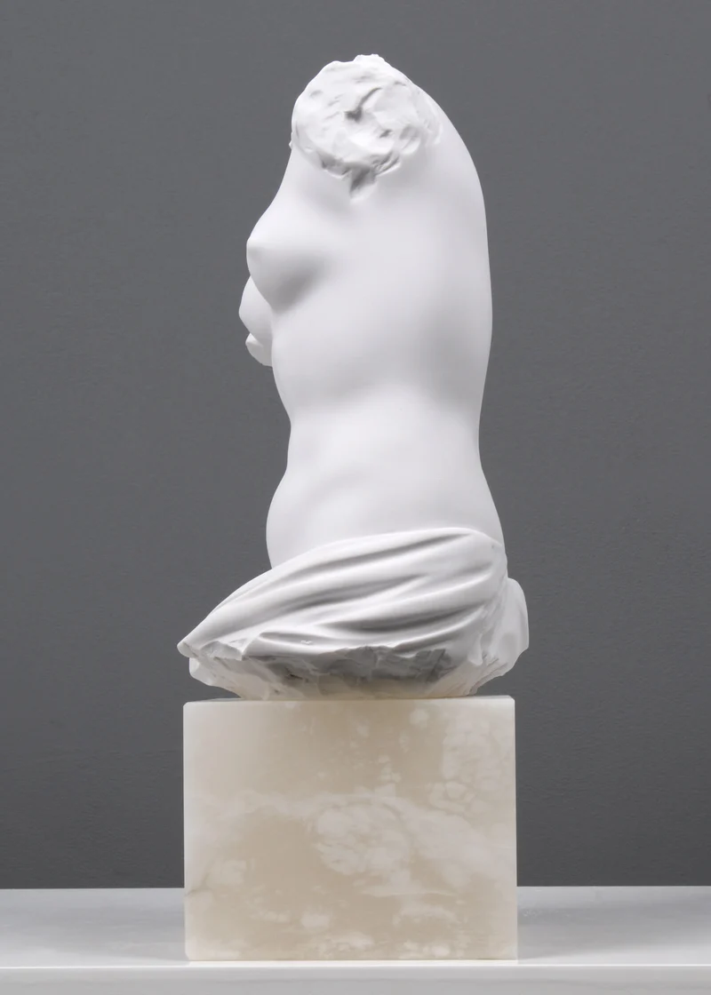 Torse féminin de la Vénus de Milo - sculpture en marbre