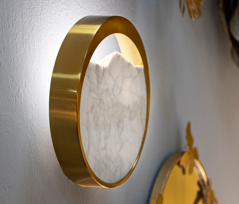 Applique murale dorée et blanche avec effet marbré – Accent décoratif