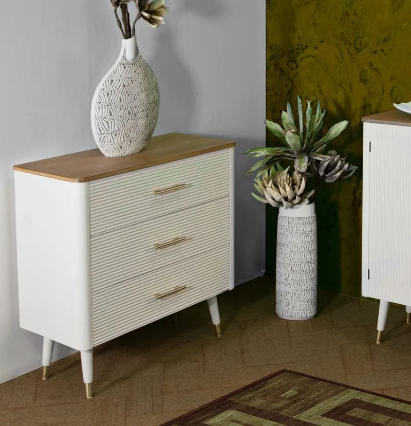 Commode en bois blanc avec 3 tiroirs