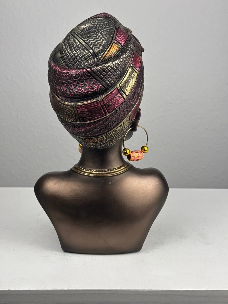 Buste de Reine Africaine avec coiffe et bijoux (Finition bronze)
