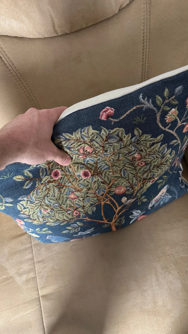 Coussin Bleu – Arbre avec Oiseaux (Tissage Jacquard)