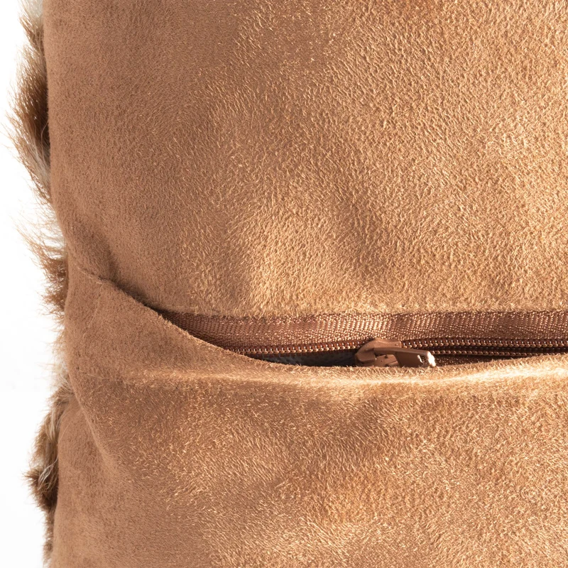 Coussin en Fourrure de Cerf Brun Tacheté (Capra aegagrus hircus)