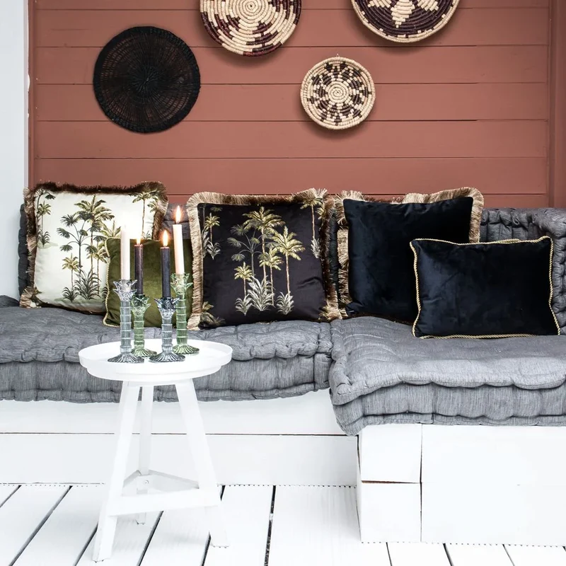 Coussin en velours avec des palmiers (noir)