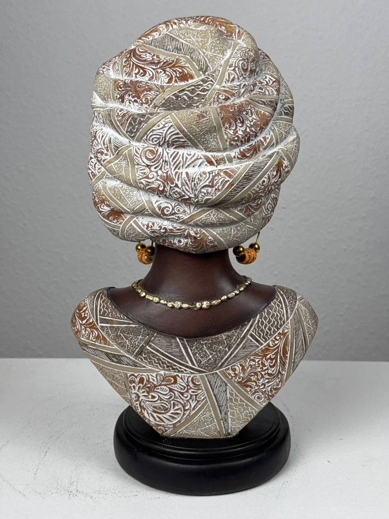 Buste de Femme Africaine (Blanc et Or)
