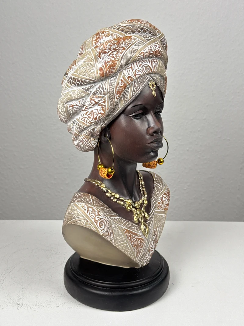 Buste de Femme Africaine (Blanc et Or)