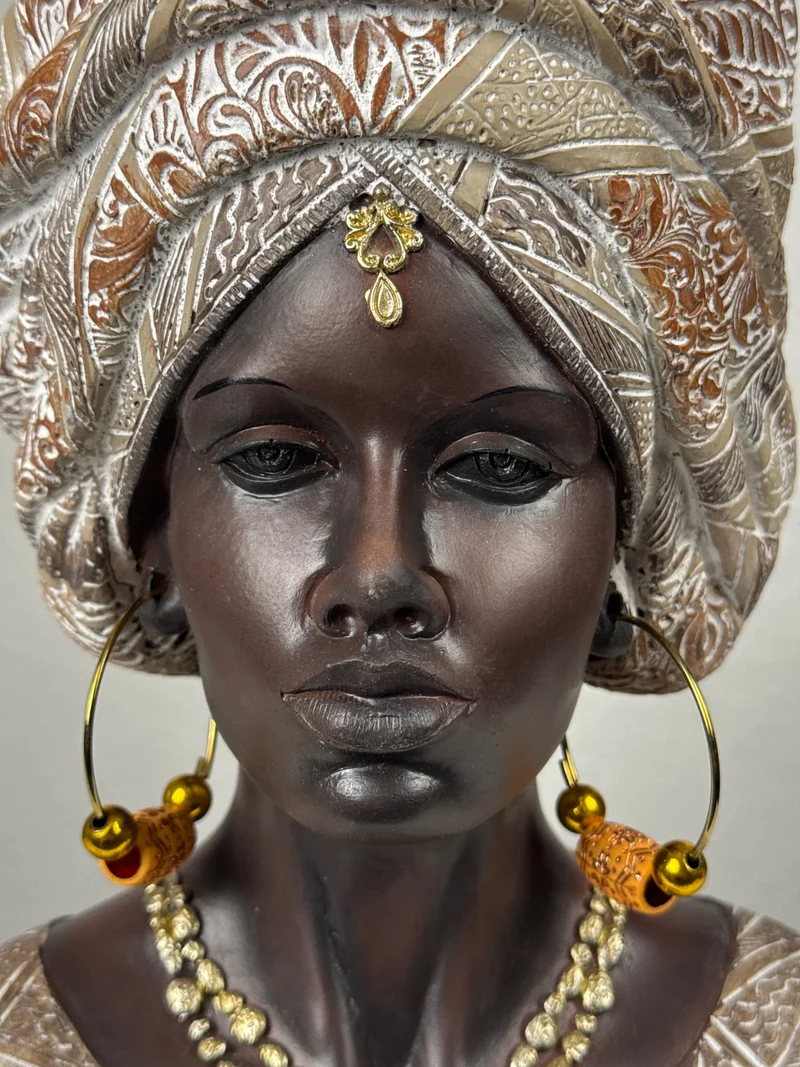 Buste de Femme Africaine (Blanc et Or)