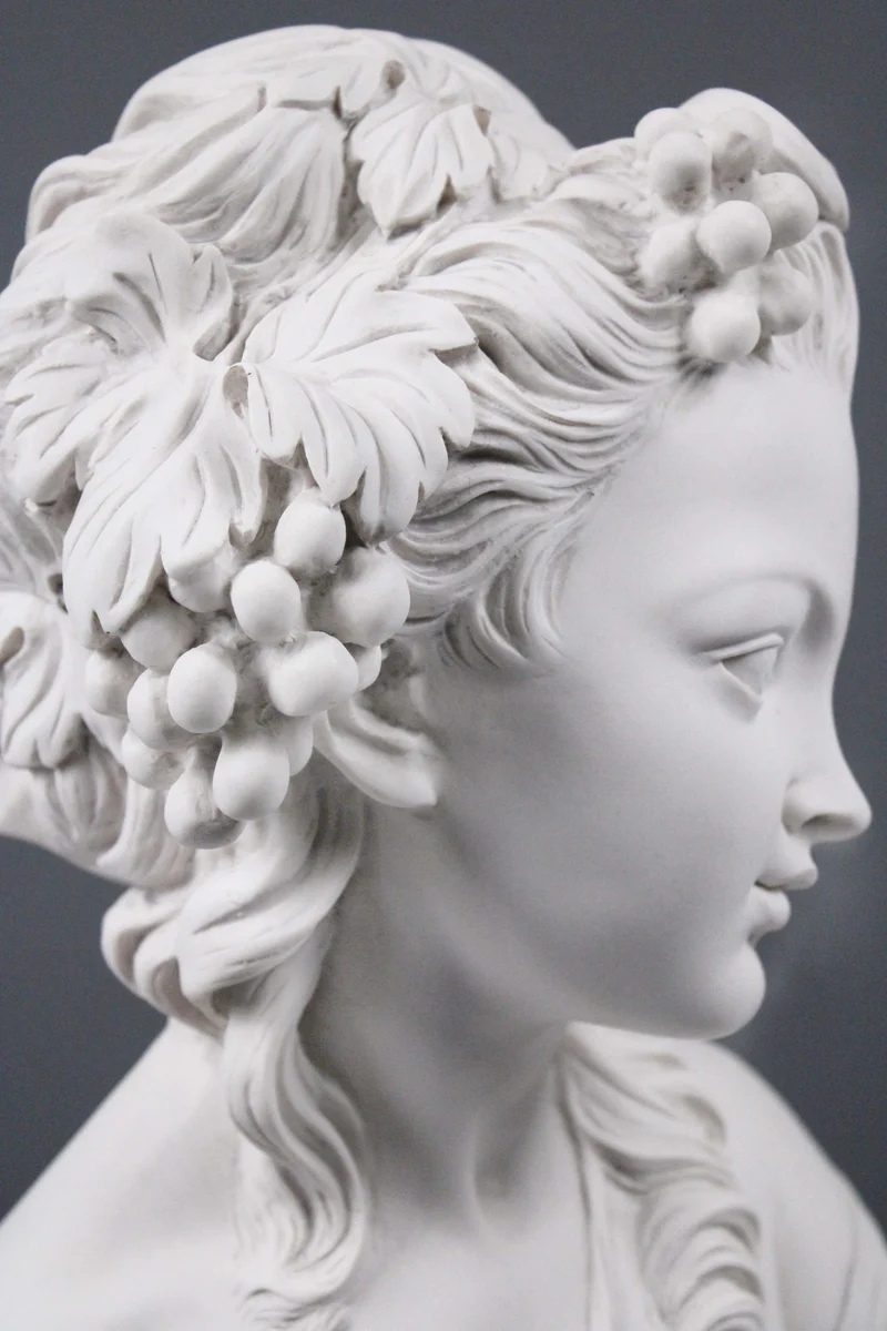 Buste de Jeune Femme - sculpture en marbre