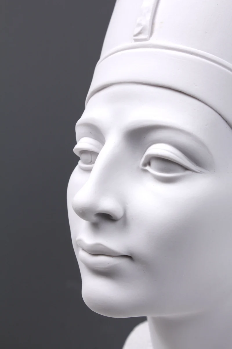 Buste de la reine Nefertiti - sculpture en marbre