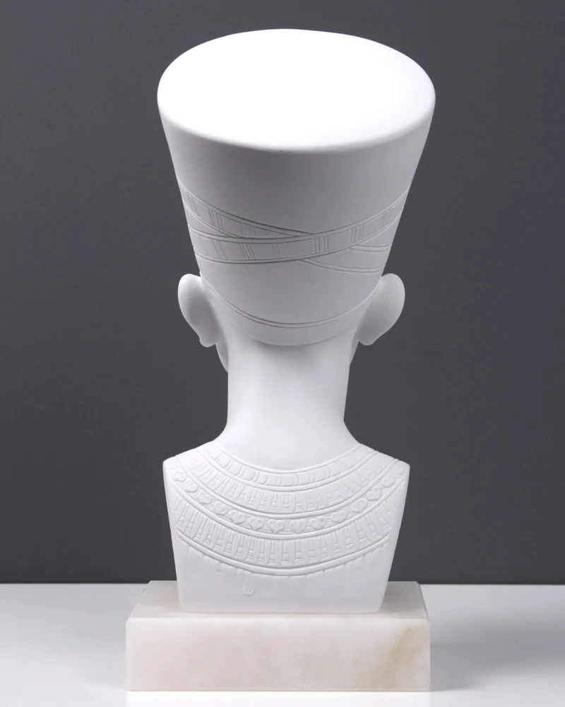 Buste de la reine Nefertiti - sculpture en marbre