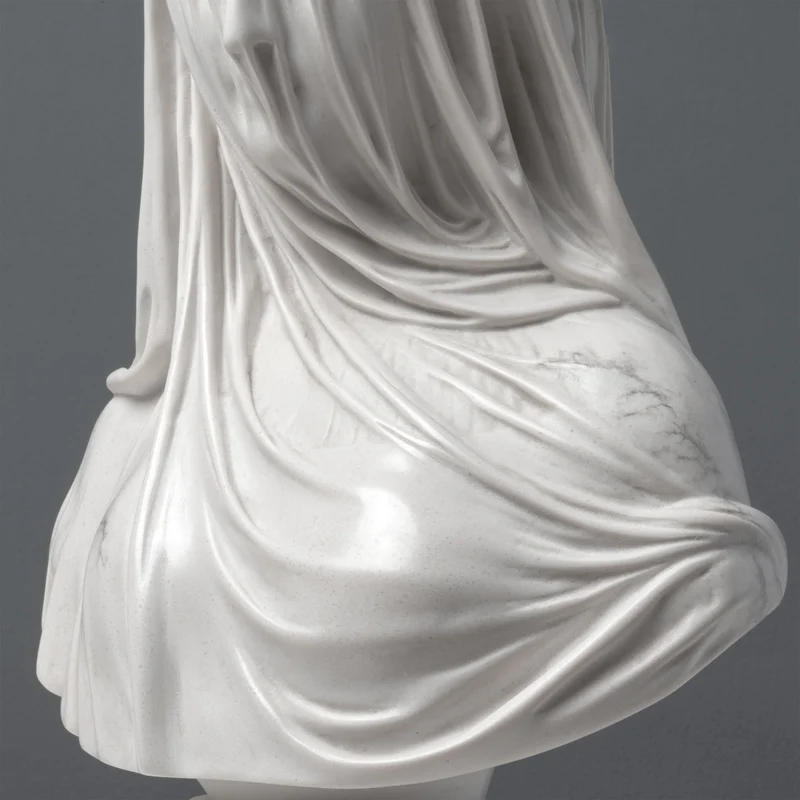 Buste de la Vierge Voilée - veineuse et polie - sculpture en marbre