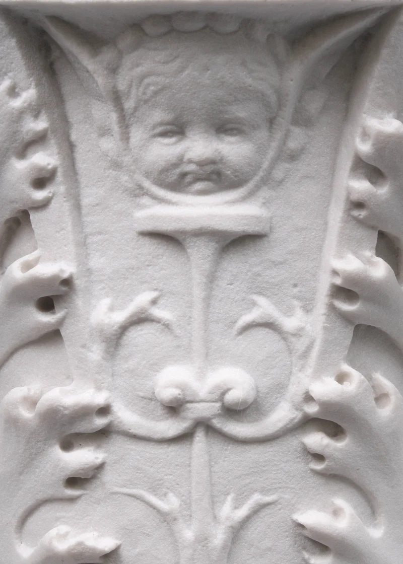 Chapiteau de la colonne toscane - grande sculpture en marbre blanc