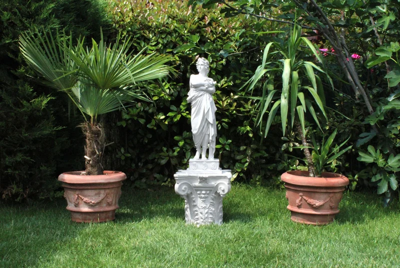 Chapiteau de la colonne toscane - grande sculpture en marbre blanc