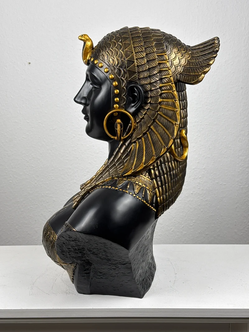 Cléopâtre, Reine d’Égypte (Buste noir et or)