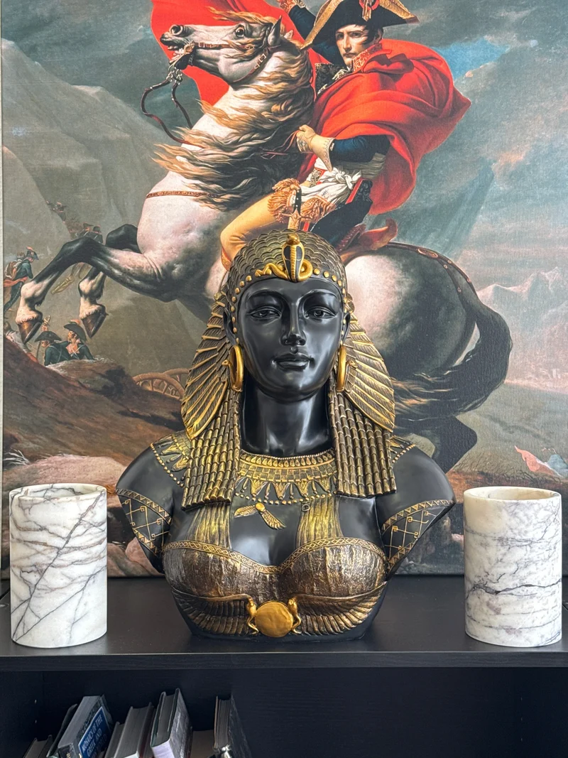 Cléopâtre, Reine d’Égypte (Buste noir et or)