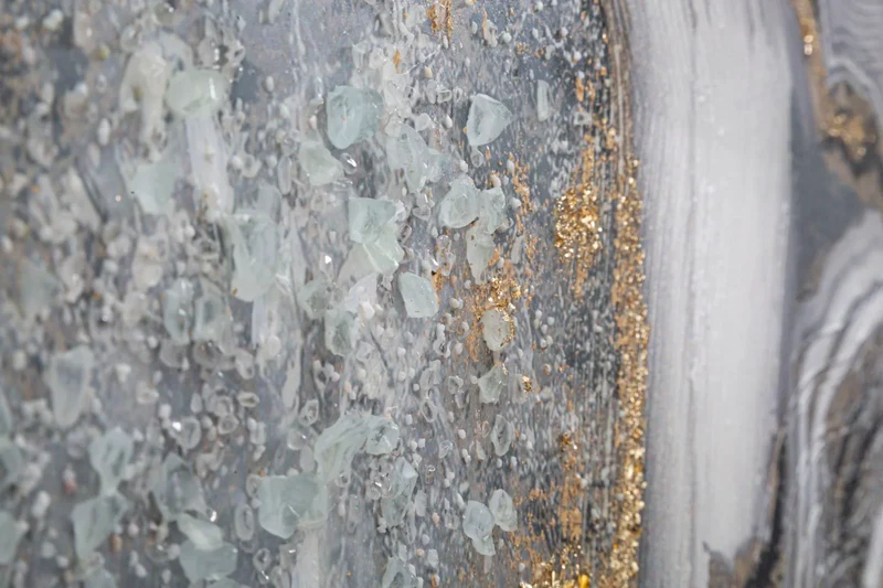Peinture sur toile grise et dorée