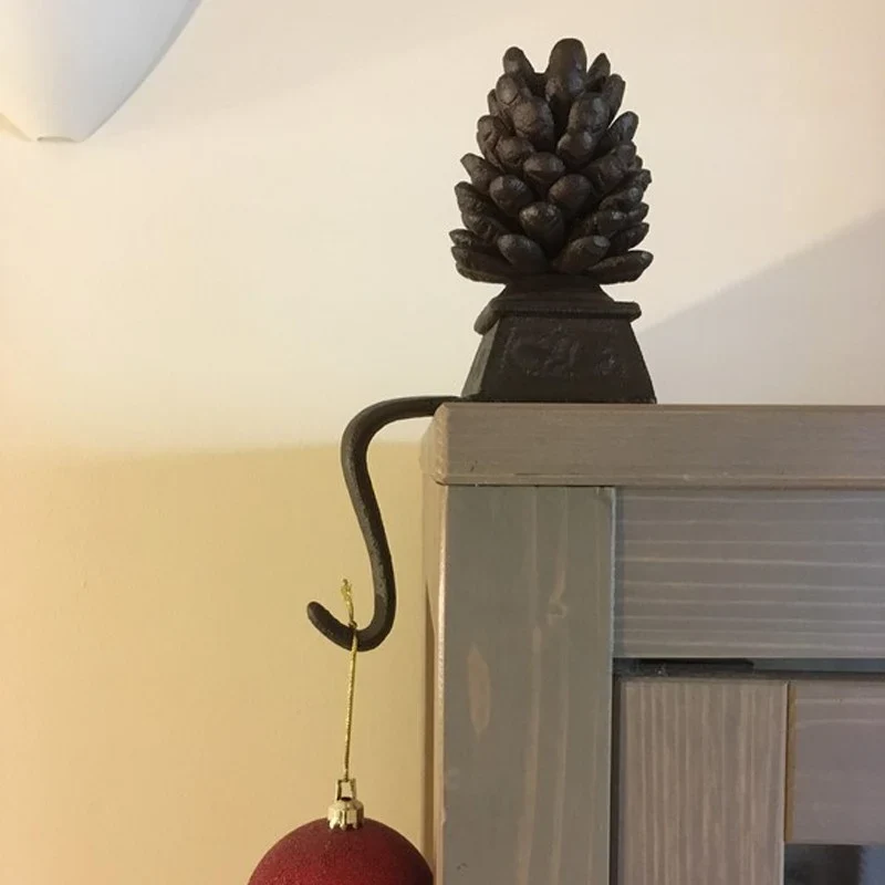 Porte-Chaussette de Noël en Fonte avec Embout Pomme de Pin