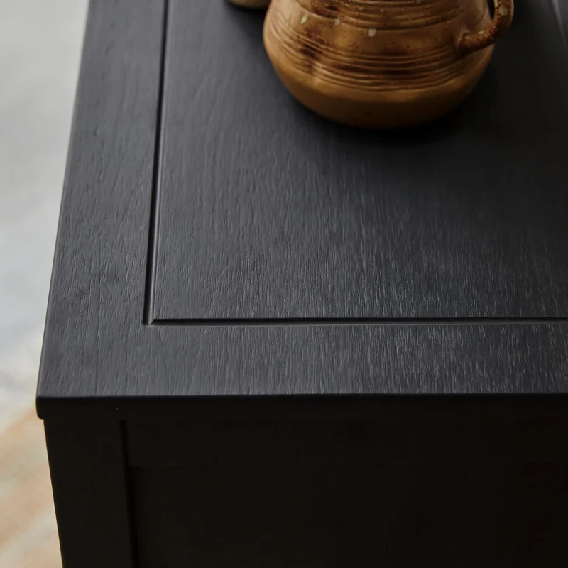 Thaki Black