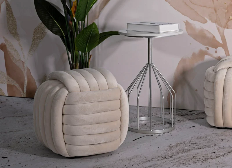 Pouf en velours crème – Siège d'appoint rembourré Sofy