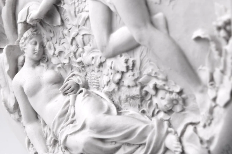 Obéron et Titania - Bas-Relief - sculpture en marbre