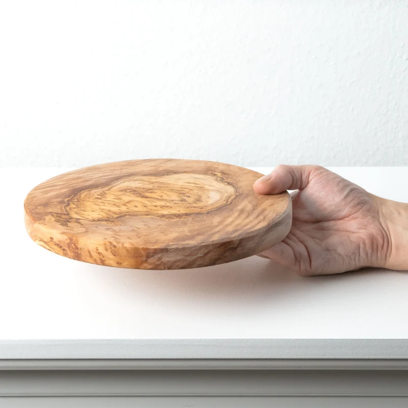 Planche à Découper Ronde en Bois d’Olivier Fait Main