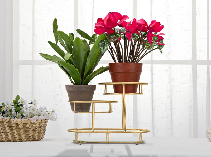 Plateau en métal et verre doré avec 3 étagères