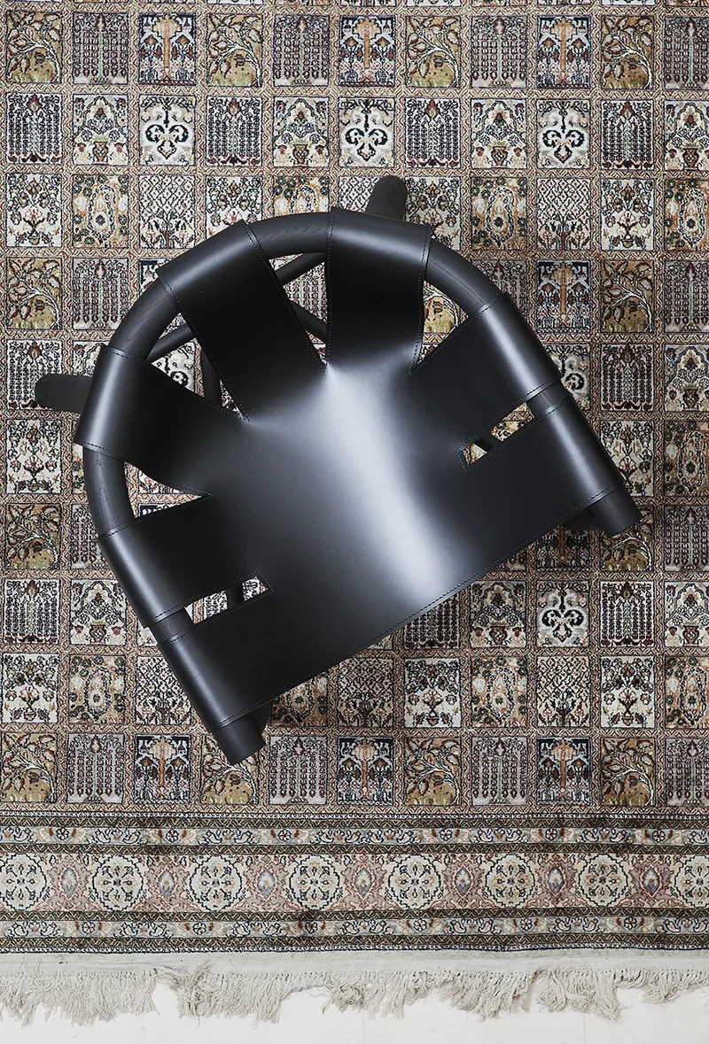 Fauteuil Ninna | Frêne massif tourné et Cuir | Design Carlo Contin