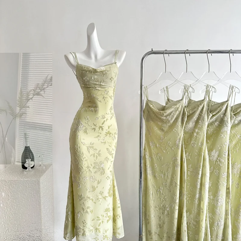 Robe Longue "Vintage" en Tulle – Bretelles Fines et Imprimé Floral