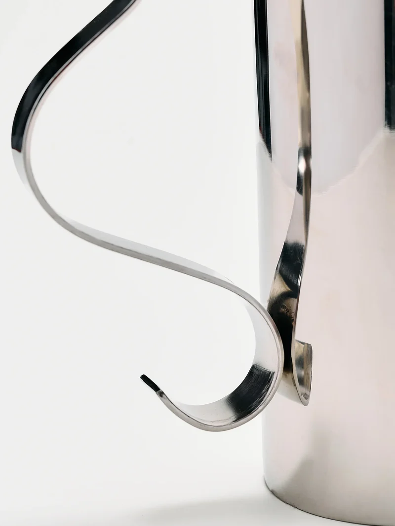 Squiggle Pitcher