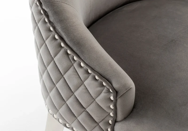 Chaise capitonnée velours gris tête de lion argent - Lion x2