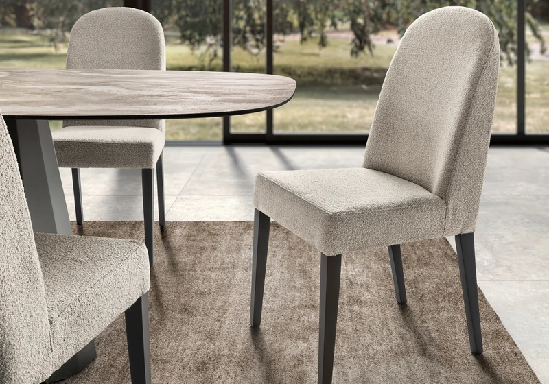 Chaise design italien en tissu bouclé – Dune
