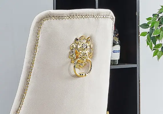 Chaises en velours taupe et tête de lion dorée - Glade x4