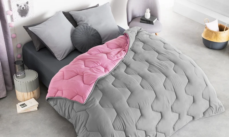 Couette chaude réversible bicolore rose et gris 240x260cm - microfibres 300 g/m2 + 2 oreillers mi-ferme