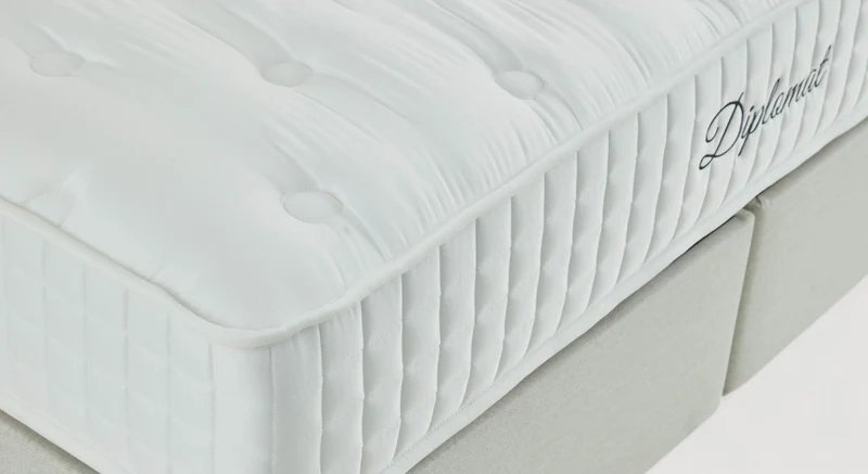 Pack lit coffre, matelas et tête de lit NINA Queens Beige