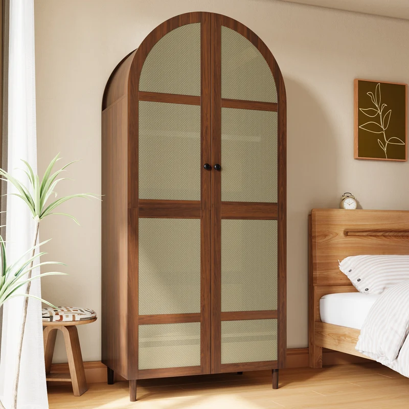 Armoire effet noyer avec portes arrondies et cannage en rotin PANELPURE