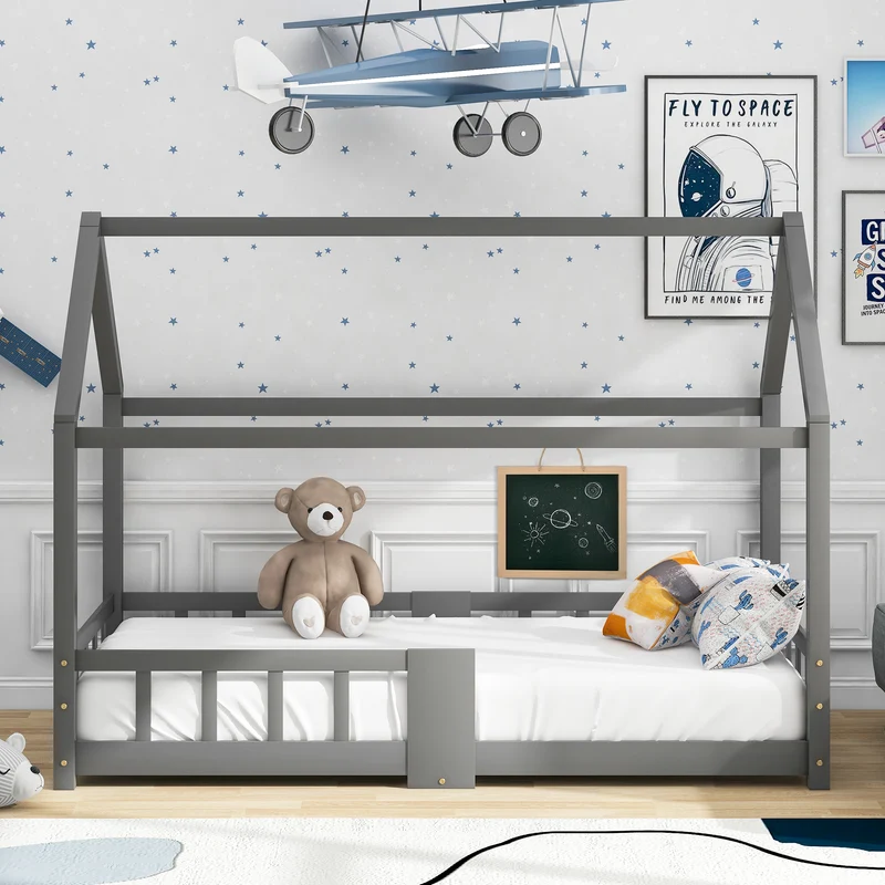 Lit enfant en bois pin gris forme maison avec sommier à lattes et tableau noir 90 x 200 cm (sans matelas) DRAKRIE
