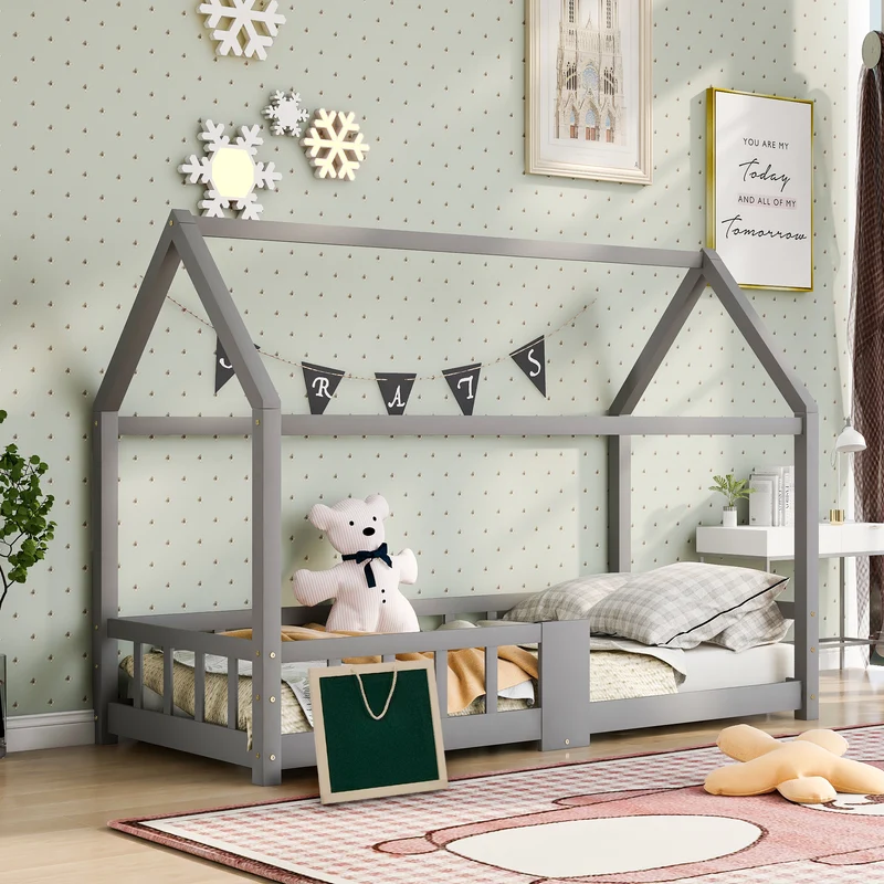 Lit enfant en bois pin gris forme maison avec sommier à lattes et tableau noir 90 x 200 cm (sans matelas) DRAKRIE